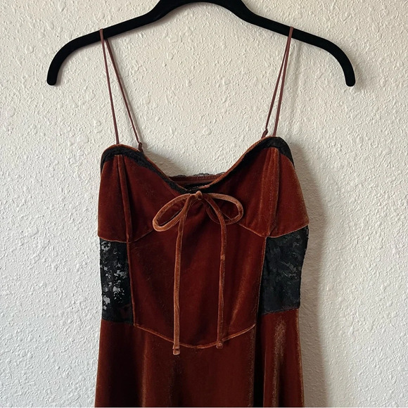 Urban Outfitters Faith Velvet Slip Dress Brown with Black Lace Size Small - Picture 7 of 7